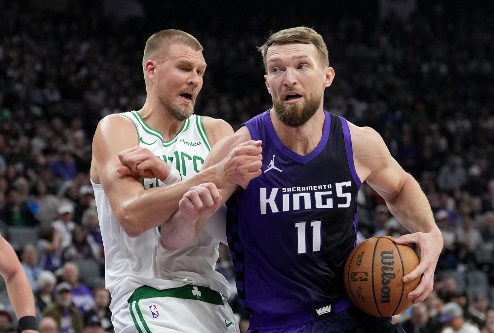 他在更衣室 他在更衣室