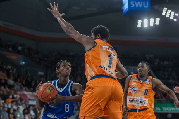 卫都胜任自 卫都胜任自